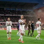 Flamengo empata sem gols com Estudiantes e decide vaga na Libertadores no Maracanã