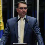 Flávio Bolsonaro ficará sem mandato em 2027 e poderá continuar investigado pelo STF