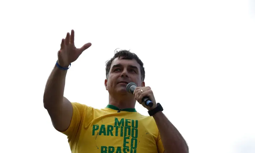 Flávio Bolsonaro teria chegado aos Estados Unidos após articulação política