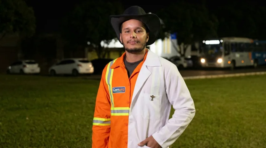Gari da Comurg conquista diploma de enfermagem aos 36 anos em Goiânia Gari da Comurg conquista diploma de enfermagem aos 36 anos em Goiânia