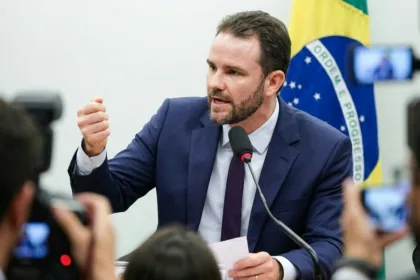 Governo federal prepara envio de medida provisória sobre Imposto Seletivo após eleições