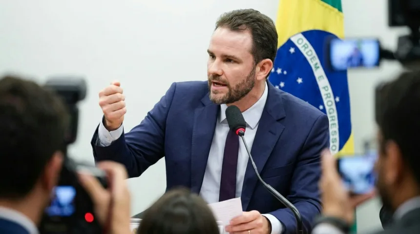 Governo federal prepara envio de medida provisória sobre Imposto Seletivo após eleições Governo federal prepara envio de medida provisória sobre Imposto Seletivo após eleições