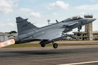 Gripen e fabricado no Brasil realiza voo inaugural e reforçará defesa aérea