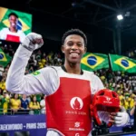Henrique Marques conquista ouro em Paris e avança no ranking mundial de taekwondo