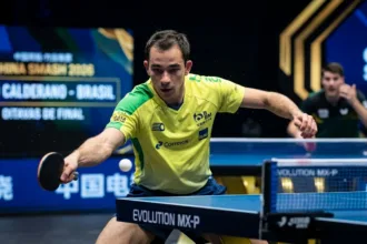 Hugo Calderano busca vaga nas quartas de final do China Smash nesta quinta-feira