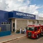 Incêndio mobiliza bombeiros e força remanejamento de pacientes no Hospital Municipal Alfredo Abrão