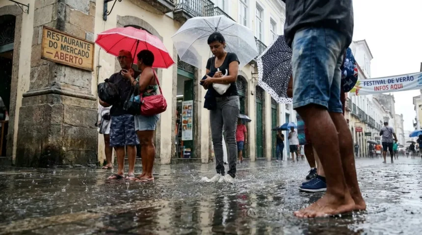Inmet emite novos alertas de chuvas intensas e ventos fortes em várias regiões do país Inmet emite novos alertas de chuvas intensas e ventos fortes em várias regiões do país
