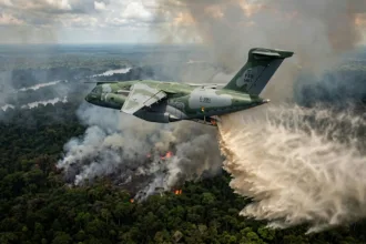 Kc-390 de Anápolis reforça combate a incêndios florestais no Amazonas