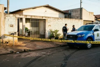 Legítima defesa motiva liberação de mulher que matou companheiro em Anápolis