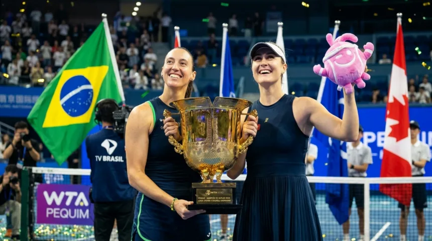 Luisa Stefani conquista o WTA 1000 de Pequim e atinge marca histórica na temporada Luisa Stefani conquista o WTA 1000 de Pequim e atinge marca histórica na temporada