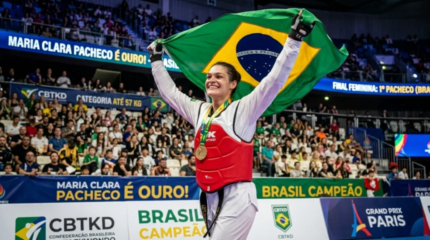Maria Clara Pacheco conquista ouro no Grand Prix de taekwondo em Paris