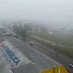 Neblina encobre Anápolis em dia de alerta meteorológico para tempestades