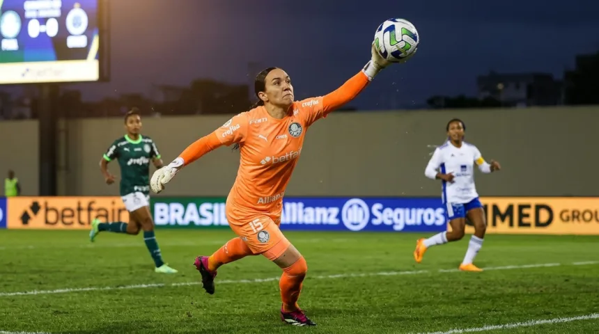 Palmeiras exclui goleira Kate Tapia da lista de inscritas para a Libertadores Feminina