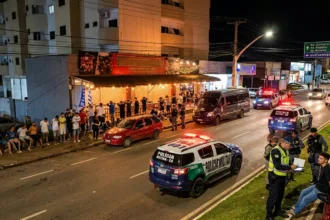 Polícia autua jovem de 26 anos por desobediência em bares perto da UniEVANGÉLICA em Anápolis