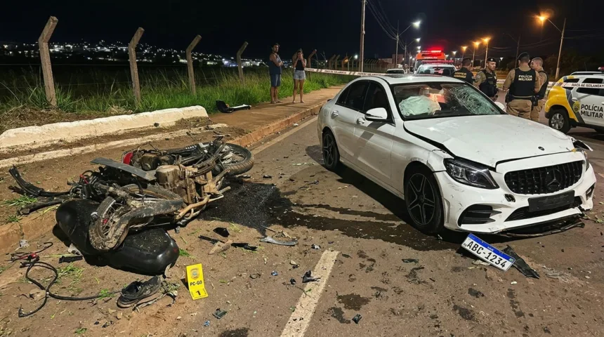 Polícia identifica Fernando da Rocha como motociclista morto em colisão com Mercedes em Anápolis Polícia identifica Fernando da Rocha como motociclista morto em colisão com Mercedes em Anápolis
