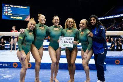 Seleção brasileira conquista a quinta colocação na final por equipes do Mundial de Ginástica