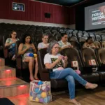 Sessão de cinema em Anápolis promove encontro entre artesãs e amantes do crochê