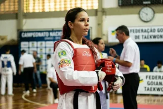 Taekwondo deixa jovem campeã fora do campeonato nacional por atraso em filiação